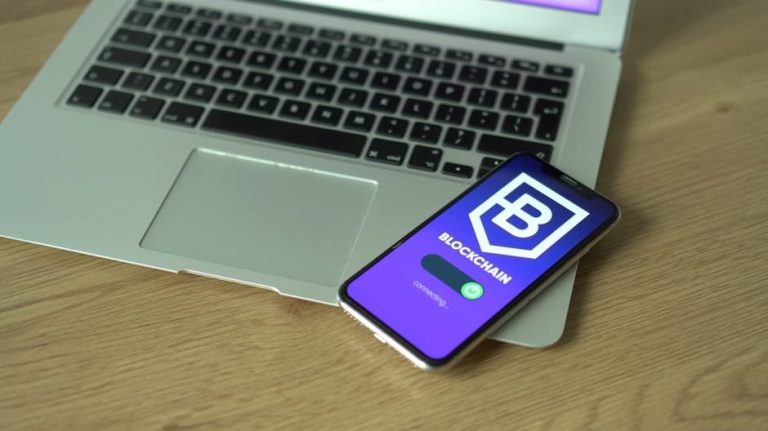 Wall Street blockchain integration — Fotó: Morthy Jameson / Pexels
