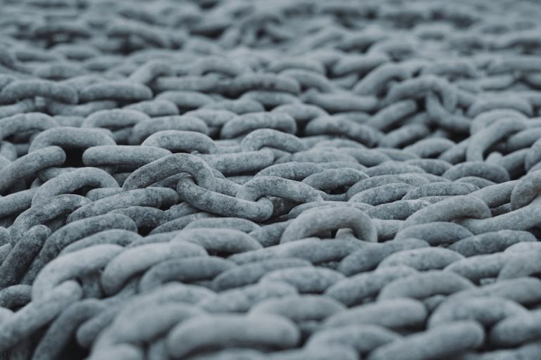 chain connection network — Fotó: Viktoria Vlasova / Pexels