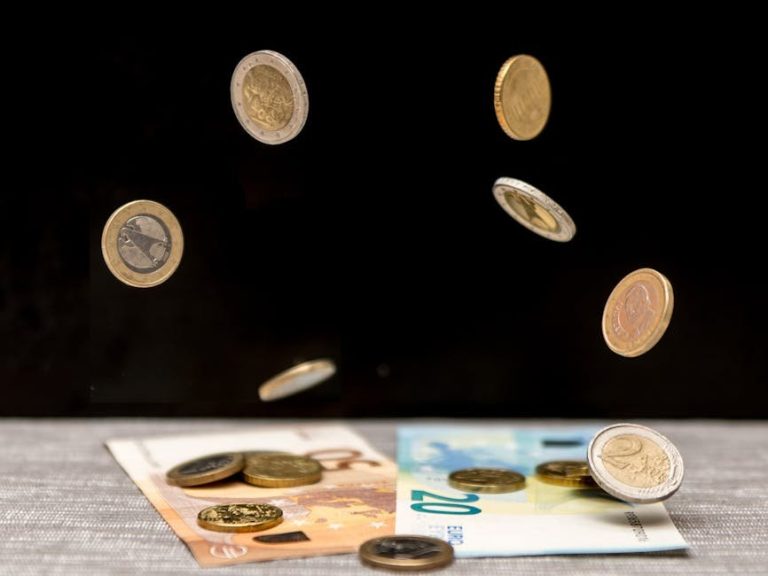 market stability resilience — Fotó: Wolfgang Weiser / Pexels