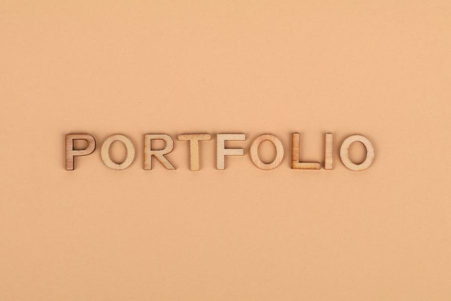 bold portfolio concentration — Fotó: Ann H / Pexels