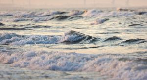 market volatility waves — Fotó: Marek Piwnicki / Pexels