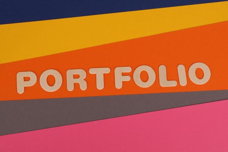 portfolio collapse warning — Fotó: Ann H / Pexels