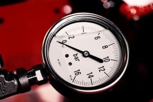regulatory pressure tension — Fotó: Amir Ghoorchiani / Pexels