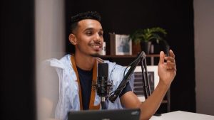 community voices discussion — Fotó: Ben Khatry / Pexels