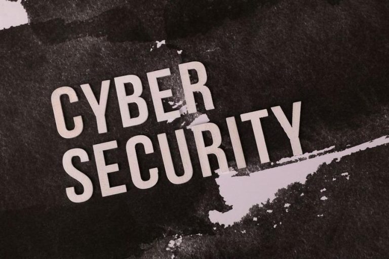 cyber security — Fotó: Ann H / Pexels