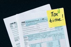 tax forms filing — Fotó: Nataliya Vaitkevich / Pexels