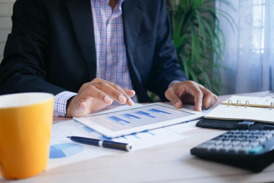 traditional finance transformation — Fotó: Towfiqu barbhuiya / Pexels