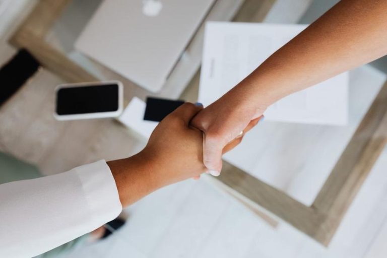 digital trust fragility — Fotó: https://kaboompics.com/ / Pexels #5398881