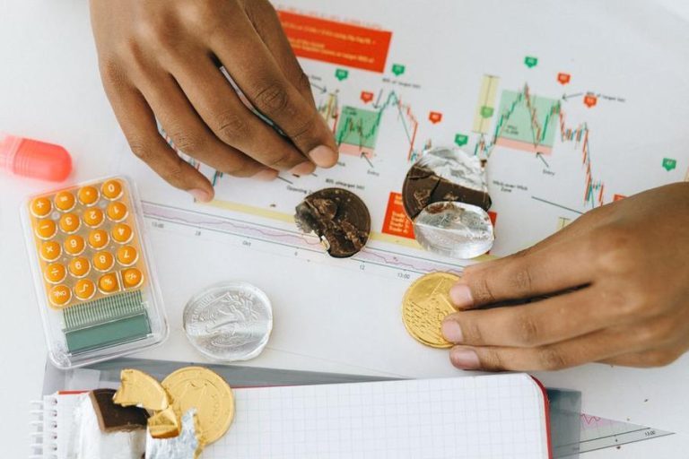 financial charts — Fotó: Nataliya Vaitkevich / Pexels #7173046