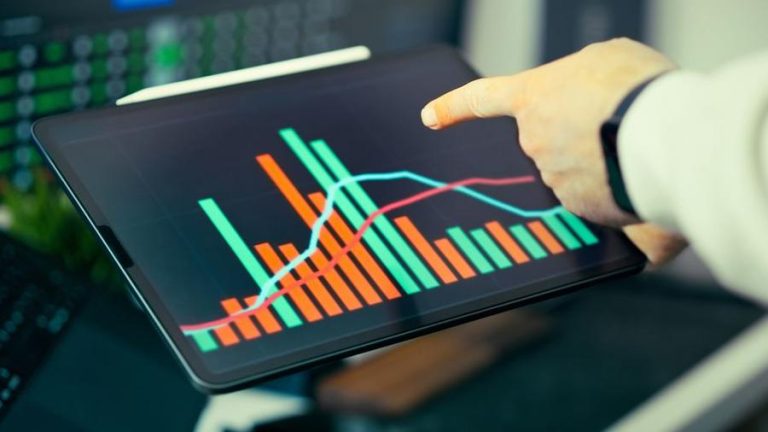 financial dashboard — Fotó: Jakub Zerdzicki / Pexels #36950598