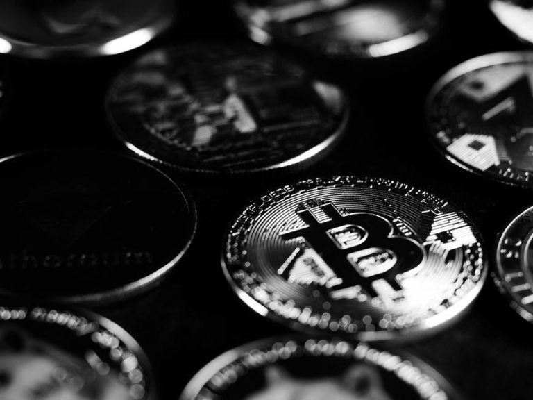 shadowy financial network — Fotó: Rūdolfs Klintsons / Pexels #7767503