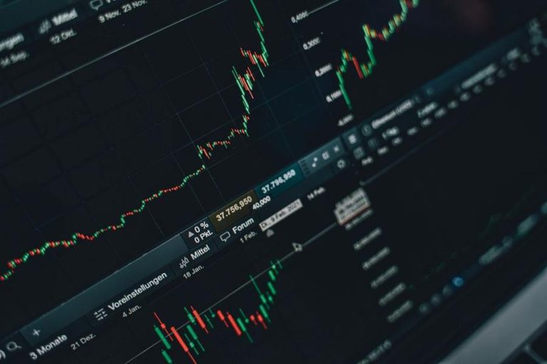 trading charts — Fotó: Alesia Kozik / Pexels #6770610